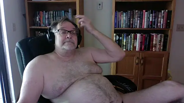 Vinyl22xh online show from April 21, 2026, 4:23 pm