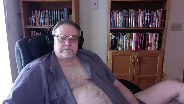 Vinyl22xh online show from April 22, 2026, 6:09 pm