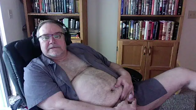 Vinyl22xh online show from April 24, 2026, 9:17 pm