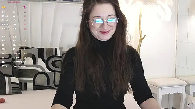 JennaClover online show from April 3, 2026, 5:05 am