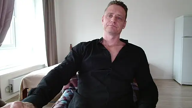 Snapshot of Freeze_Fire chatting on November 4, 2025, 8:46 am Freeze Fire online show from November 4, 2025, 8:46 am