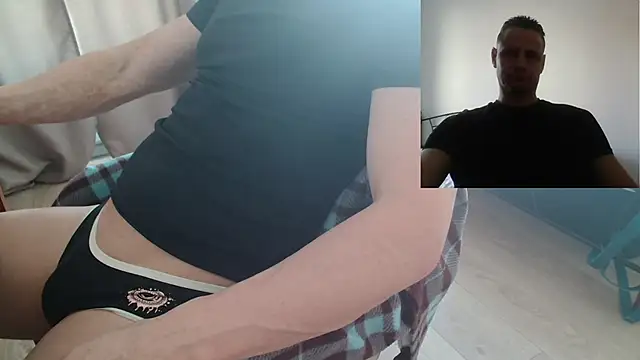 Snapshot of Freeze_Fire chatting on November 16, 2025, 9:04 am Freeze Fire online show from November 16, 2025, 9:04 am