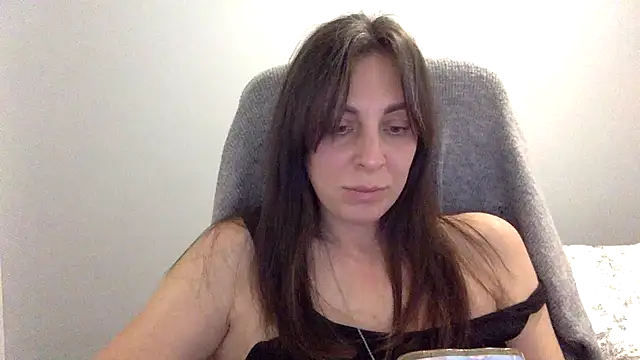 Snapshot of Myronell chatting on November 3, 2025, 3:35 pm Myronell online show from November 3, 2025, 3:35 pm