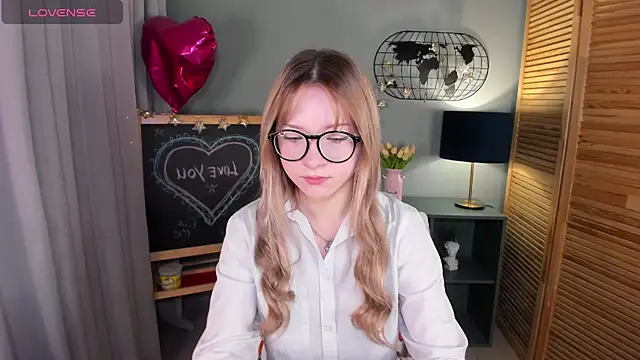 elliupp online show from October 5, 2025, 1:26 am