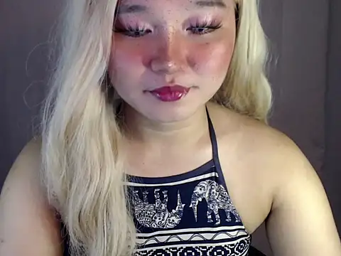 Snapshot of Eyes-on-me chatting on October 21, 2025, 5:57 pm Eyes-on-me online show from October 21, 2025, 5:57 pm