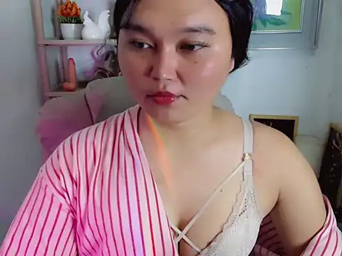 Snapshot of Eyes-on-me chatting on June 11, 2026, 1:05 am Eyes-on-me online show from June 11, 2026, 1:05 am