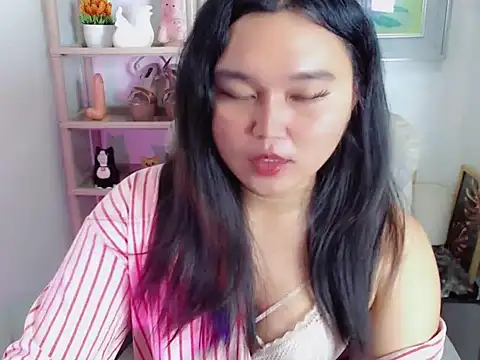Snapshot of Eyes-on-me chatting on June 11, 2026, 2:53 am Eyes-on-me online show from June 11, 2026, 2:53 am