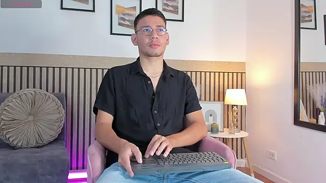 Snapshot of marcuswildx chatting on September 26, 2025, 5:50 pm marcuswildx online show from September 26, 2025, 5:50 pm