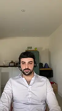 Snapshot of eauminerale chatting on March 23, 2026, 9:46 am eauminerale online show from March 23, 2026, 9:46 am