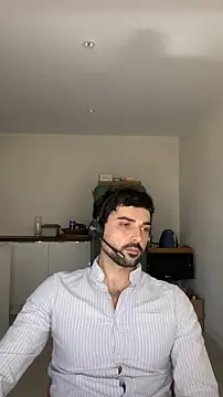 Snapshot of eauminerale chatting on April 7, 2026, 12:16 pm eauminerale online show from April 7, 2026, 12:16 pm