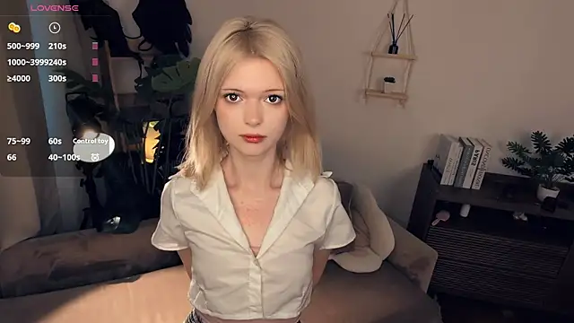 Snapshot of LaureMestler chatting on May 8, 2026, 8:19 am LaureMestler online show from May 8, 2026, 8:19 am