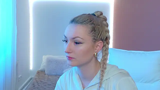 Anaayss  online show from March 4, 2026, 6:08 am