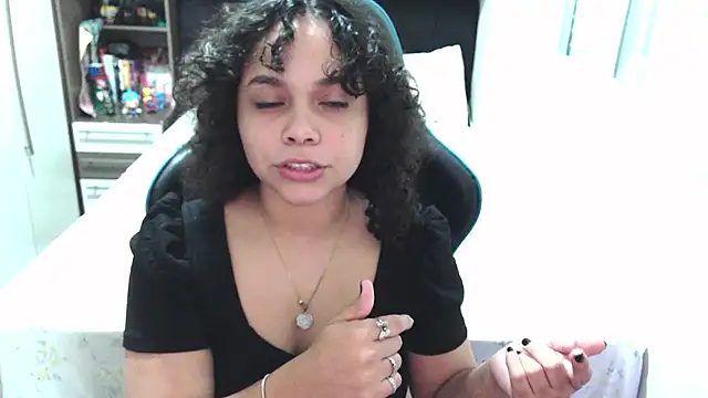 sweetamy326 online show from June 11, 2026, 11:36 pm