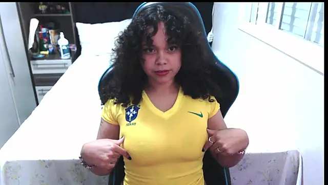 sweetamy326 online show from June 19, 2026, 10:02 pm