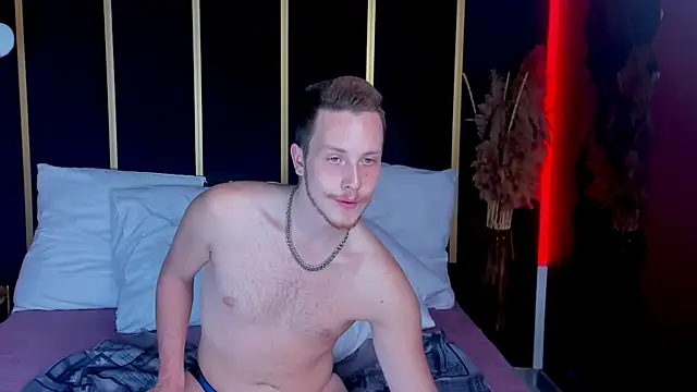 Snapshot of LeoMooree chatting on October 2, 2025, 3:57 am LeoMooree online show from October 2, 2025, 3:57 am