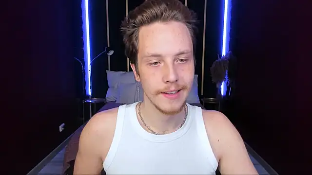 Snapshot of LeoMooree chatting on November 28, 2025, 11:18 pm LeoMooree online show from November 28, 2025, 11:18 pm