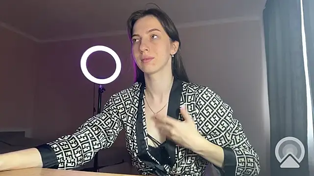 Prettyyy Angel online show from November 21, 2025, 6:34 am