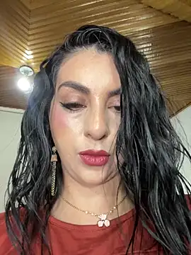 LlianneDiamond1 online show from August 4, 2026, 4:53 pm