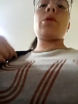 Snapshot of Mia-love-03 chatting on October 2, 2025, 8:49 pm Mia-love-03 online show from October 2, 2025, 8:49 pm