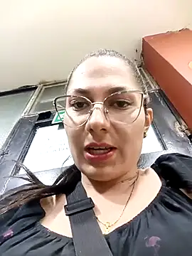 Snapshot of Mia-love-03 chatting on November 7, 2025, 12:10 am Mia-love-03 online show from November 7, 2025, 12:10 am