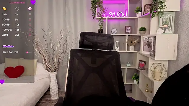 DreamVelour online show from November 18, 2025, 8:24 pm