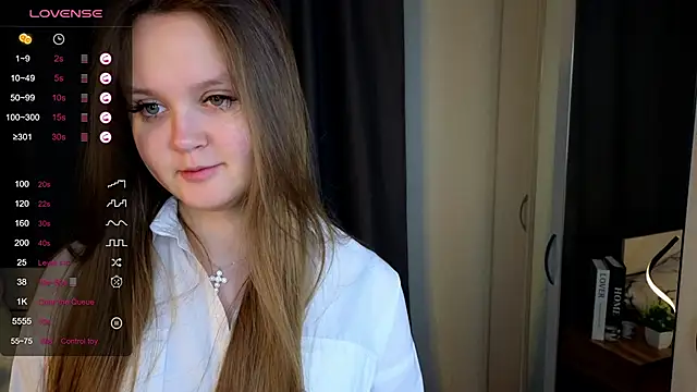 ElenoreReth online show from April 30, 2026, 1:34 am