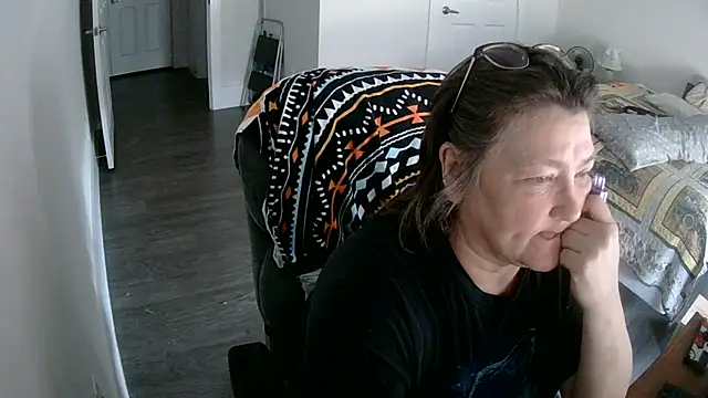 Snapshot of Buggy1965 chatting on August 2, 2026, 11:14 pm Buggy1965 online show from August 2, 2026, 11:14 pm