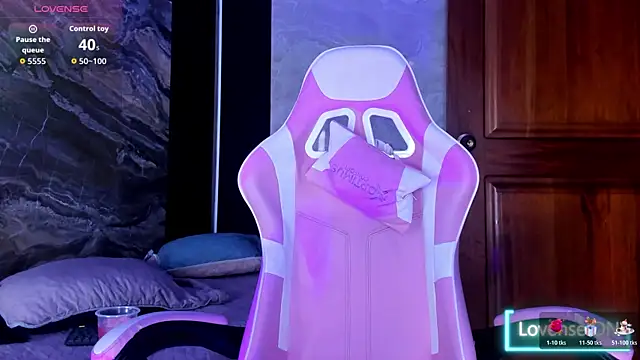 Snapshot of Ellis-Brown chatting on November 15, 2025, 4:21 am Ellis-Brown online show from November 15, 2025, 4:21 am