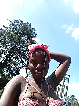 Snapshot of HotPetite_25 chatting on October 17, 2025, 1:03 pm HotPetite 25 online show from October 17, 2025, 1:03 pm