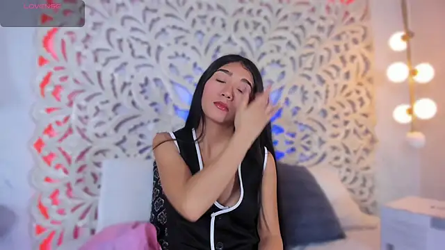 Snapshot of Mariana_Kalo chatting on November 28, 2025, 5:04 pm Mariana Kalo online show from November 28, 2025, 5:04 pm