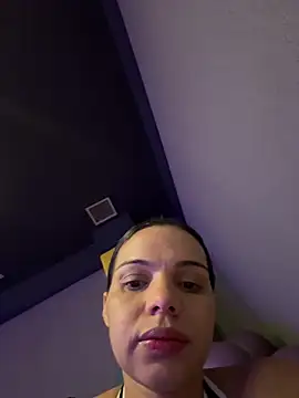Snapshot of Anavalle chatting on June 3, 2026, 6:35 pm Anavalle online show from June 3, 2026, 6:35 pm