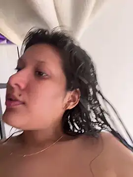 IsabellaJoness  online show from December 18, 2025, 8:04 pm