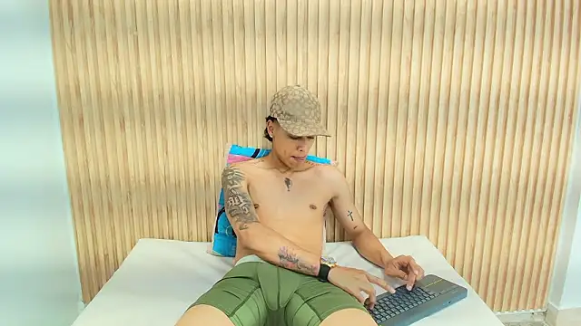 Frayhot777 online show from February 11, 2026, 7:52 pm