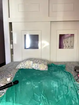 PrettyLia online show from December 13, 2025, 8:25 pm