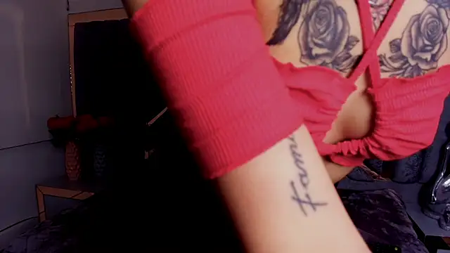 Snapshot of Candy_dim chatting on October 9, 2025, 8:29 pm Candy dim online show from October 9, 2025, 8:29 pm