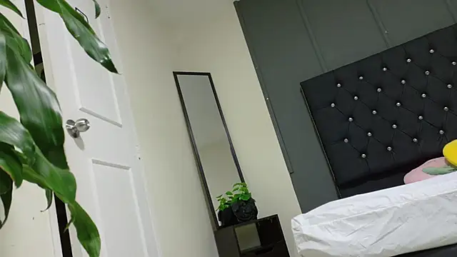 Snapshot of Kataaleya__12 chatting on December 2, 2025, 11:59 am Kataaleya 12 online show from December 2, 2025, 11:59 am