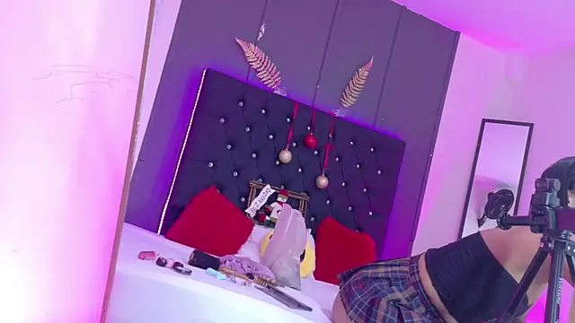 Snapshot of Kataaleya__12 chatting on December 3, 2025, 12:03 pm Kataaleya 12 online show from December 3, 2025, 12:03 pm