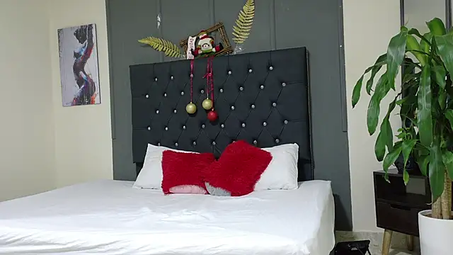 Snapshot of Kataaleya__12 chatting on December 17, 2025, 11:49 am Kataaleya 12 online show from December 17, 2025, 11:49 am