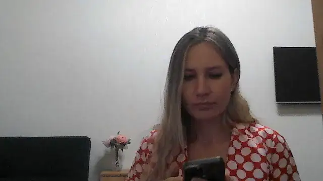 Tavriena online show from November 4, 2025, 6:07 pm