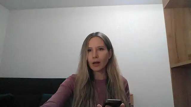 Tavriena online show from November 14, 2025, 8:40 pm