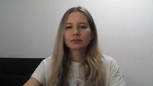 Tavriena online show from November 15, 2025, 6:37 pm