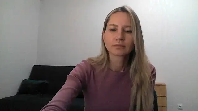 Tavriena online show from November 18, 2025, 8:57 pm