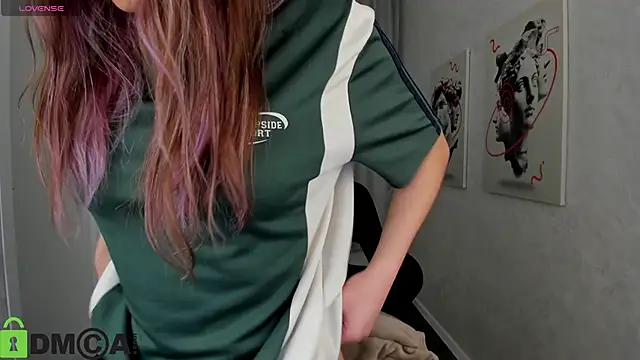 Snapshot of Al1ice_Moures chatting on October 27, 2025, 9:13 am Al1ice Moures online show from October 27, 2025, 9:13 am