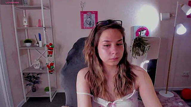 Al1ice Moures online show from January 14, 2026, 4:23 pm