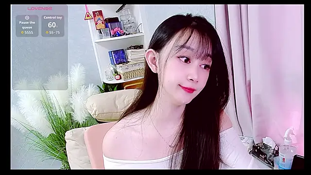 catlovesapple  online show from October 9, 2025, 6:33 am