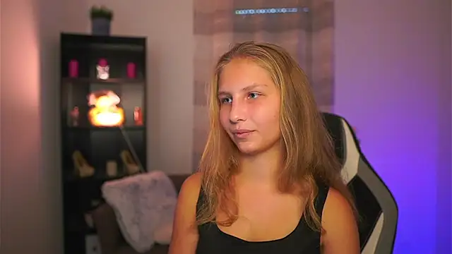 Snapshot of emmie_murray chatting on October 25, 2025, 1:18 pm emmie murray online show from October 25, 2025, 1:18 pm