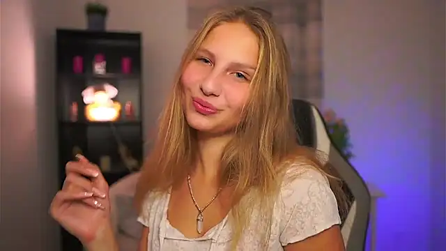 Snapshot of emmie_murray chatting on November 13, 2025, 3:22 pm emmie murray online show from November 13, 2025, 3:22 pm