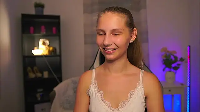Snapshot of emmie_murray chatting on June 19, 2026, 6:56 pm emmie murray online show from June 19, 2026, 6:56 pm