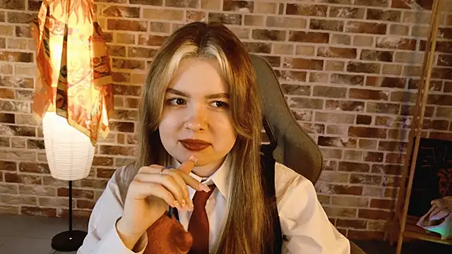 Snapshot of HaleySun chatting on September 28, 2025, 5:02 am HaleySun online show from September 28, 2025, 5:02 am