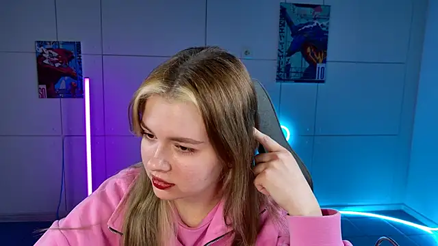 Snapshot of HaleySun chatting on September 30, 2025, 9:03 am HaleySun online show from September 30, 2025, 9:03 am